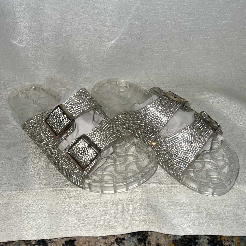 Wild Diva Silver Sandals. Size 7.